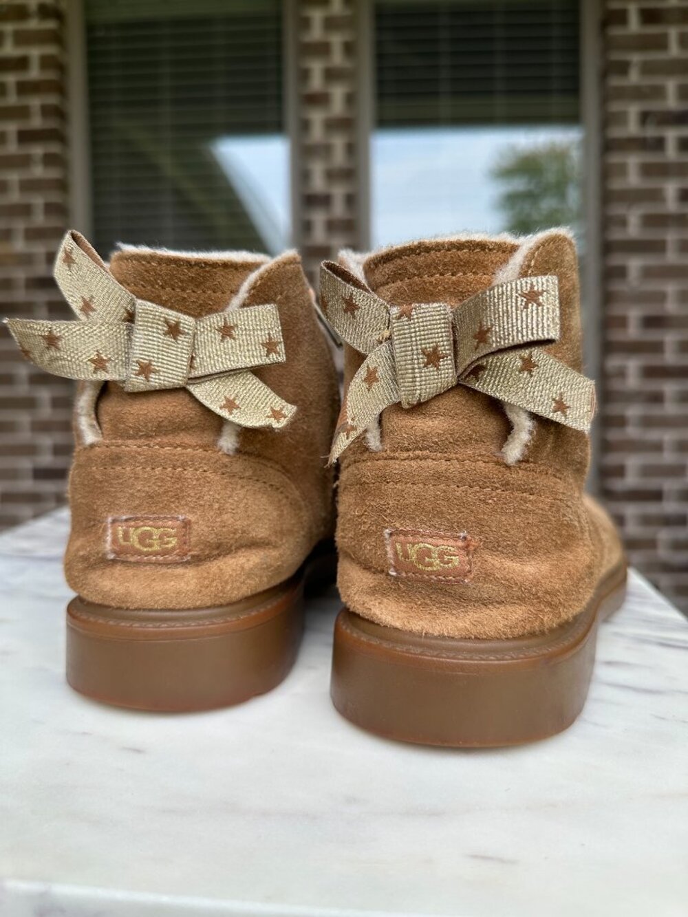 UGG Lynde Suede Leather Girls Short Boot w/ Bows Brown Tan 1115831T Sz 2 EU33.5